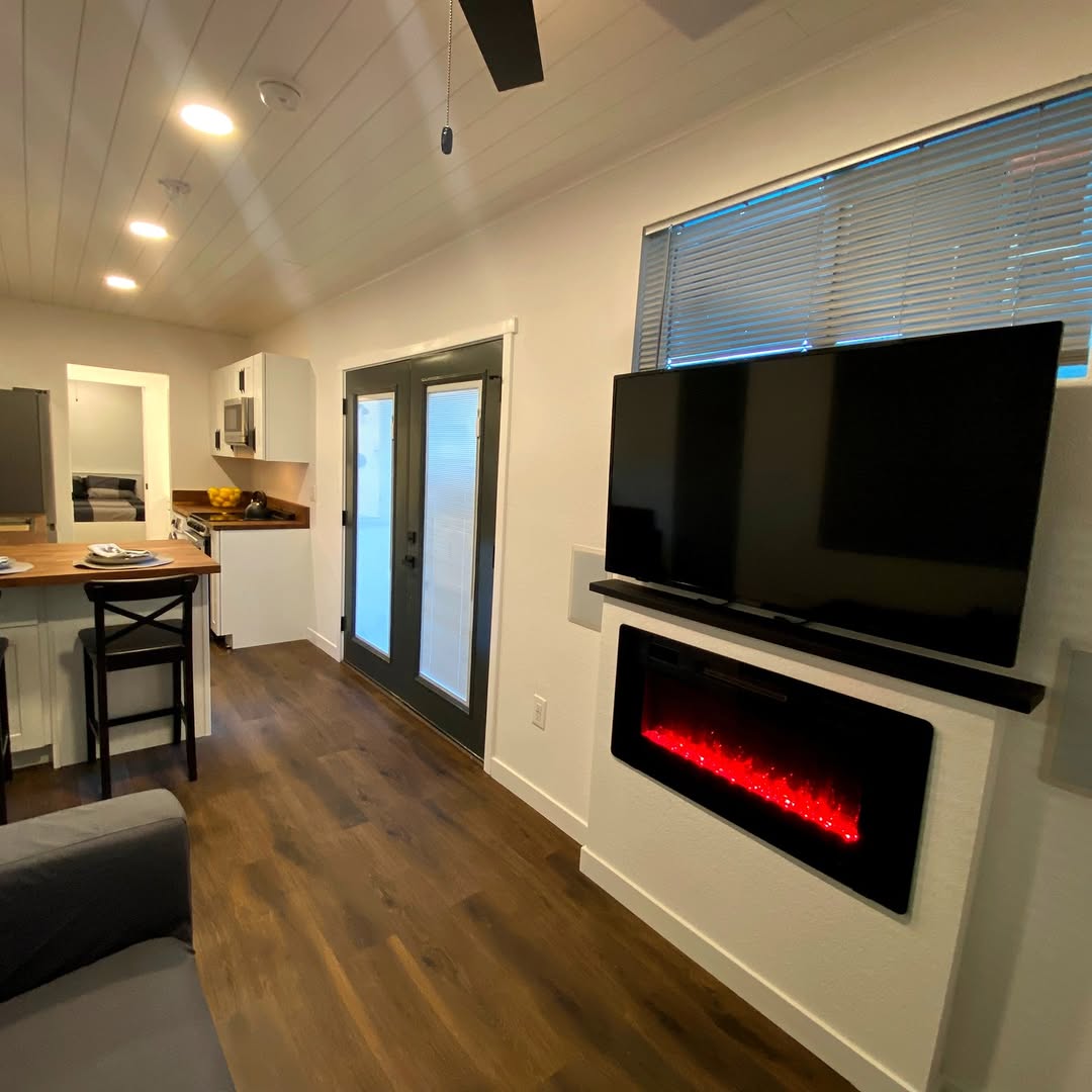 12m/40ft Modern Studio Apartment