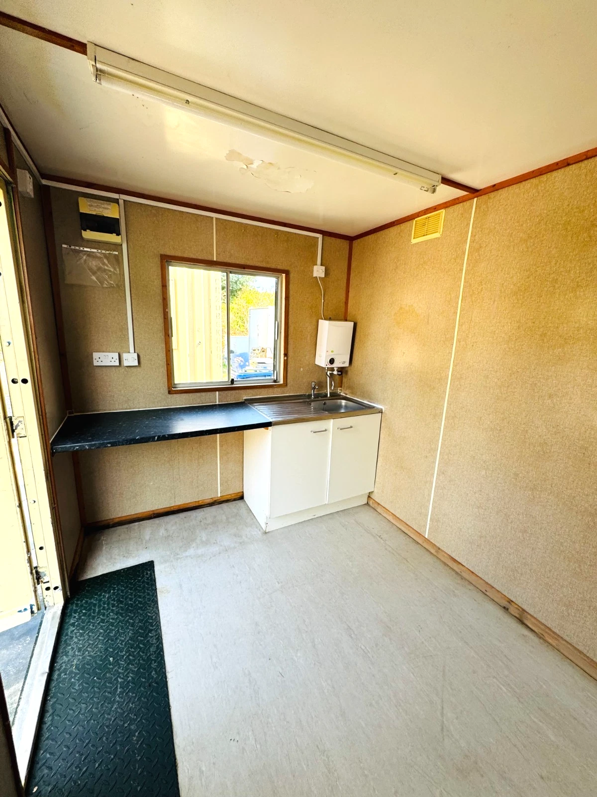 20ft x 8ft Container Site Office / Canteen - Image 3
